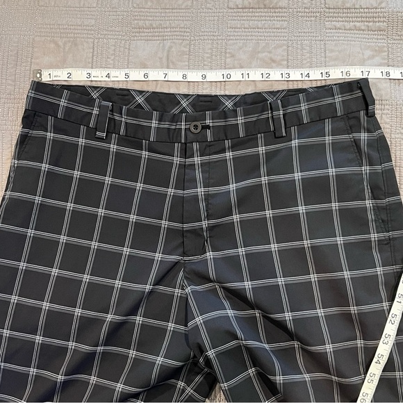 Nike Golf Mens 32 Dri-Fit Standard Fit Shorts Black Check Print Flat Front - Picture 4 of 8